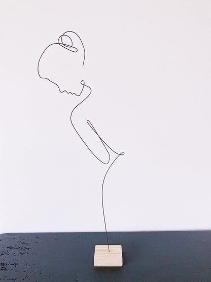 Profil femme coude - fil de fer