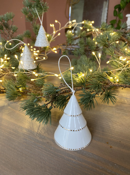 Sapin à suspendre - contour pois dorés