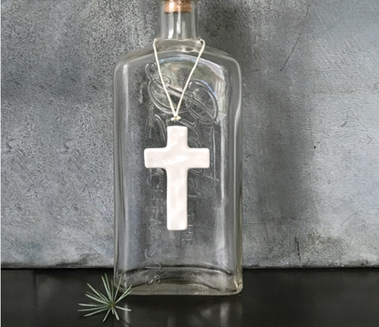 Petite croix à suspendre - Porcelaine