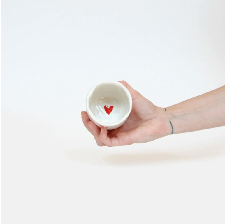 Tasse en faïence - Coeurs rouges
