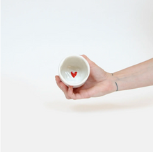 Tasse en faïence - Coeurs rouges