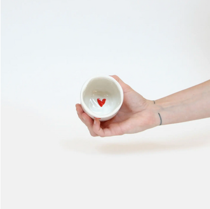 Tasse en faïence - Coeurs rouges