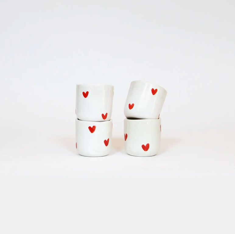 Tasse en faïence - Coeurs rouges