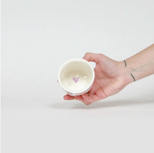 Tasse en faïence - Coeurs lilas