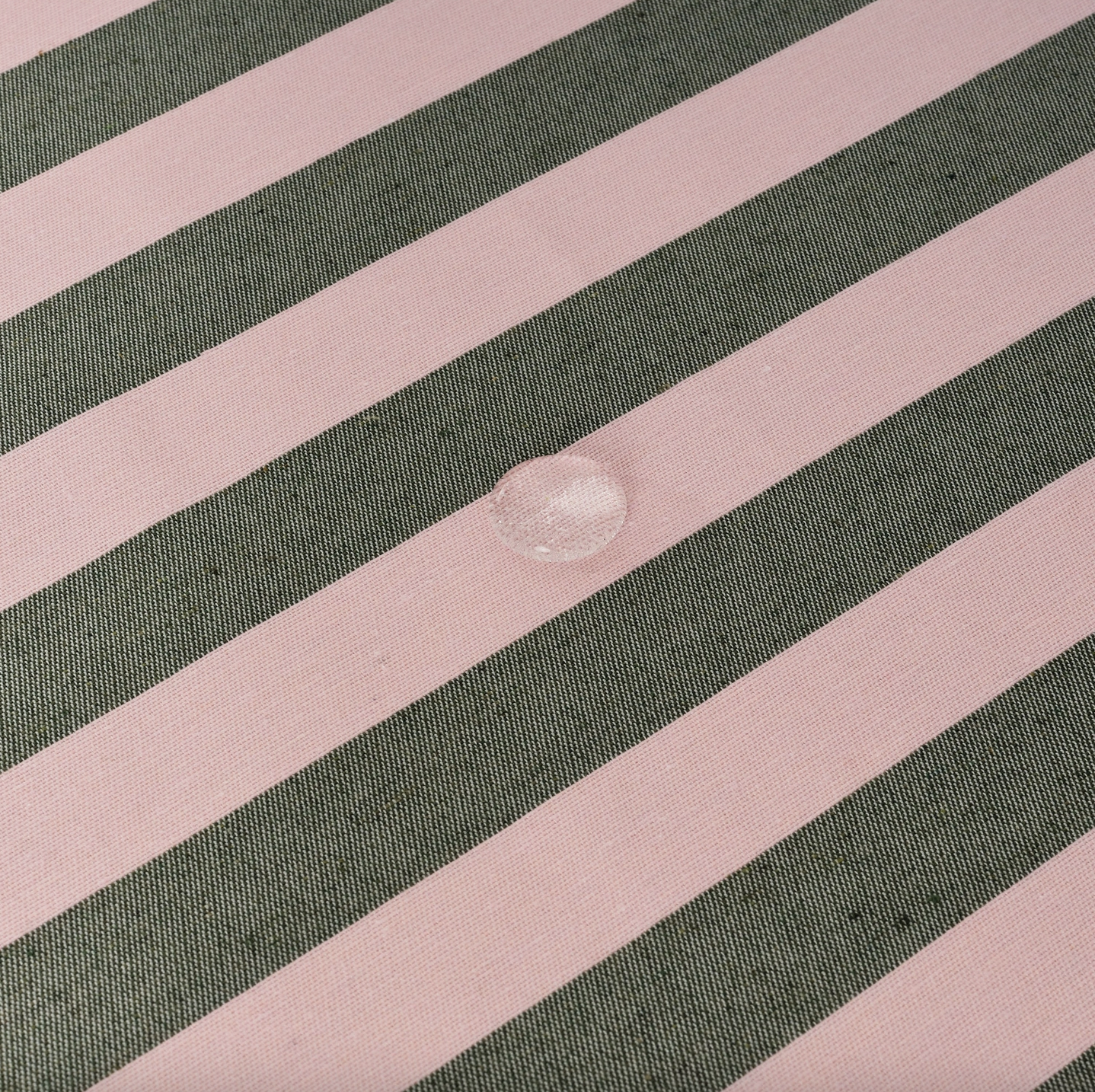 Nappe jacquard rayée imperméable rose & vert mousse - 160 x 250cm