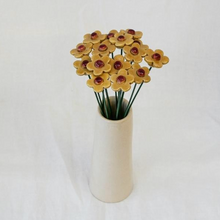 Fleur de fraisier en céramique - Ocre