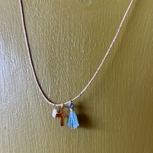 Collier fil lurex - Croix Pompon Bleu