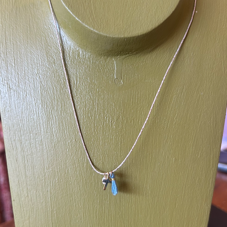 Collier fil lurex - Croix Pompon Bleu