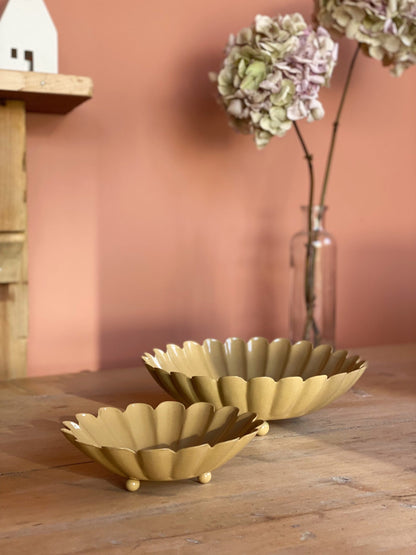 Coupelle fleur jaune en métal - M