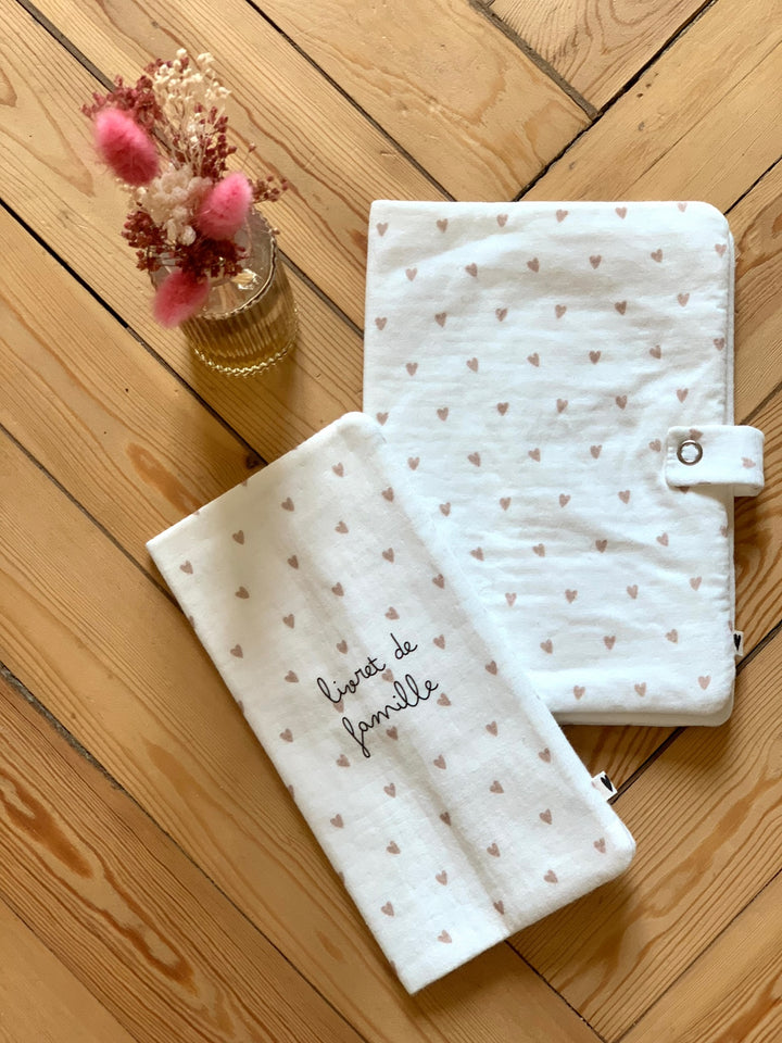 Protège carnet de santé - coeurs