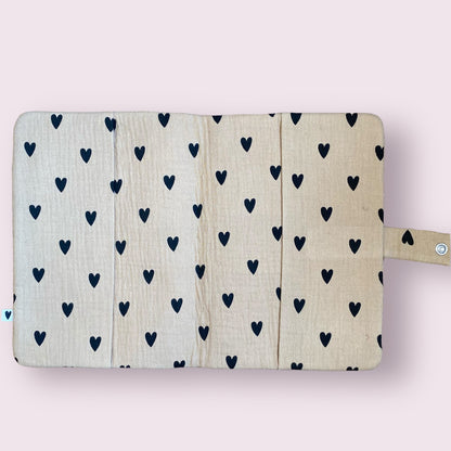 Protège carnet de santé - coeurs beige