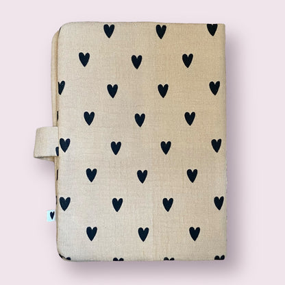 Protège carnet de santé - coeurs beige
