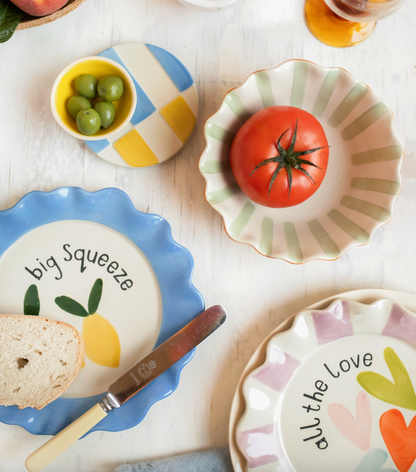 Assiette festonnée - "All the love" coeurs multi