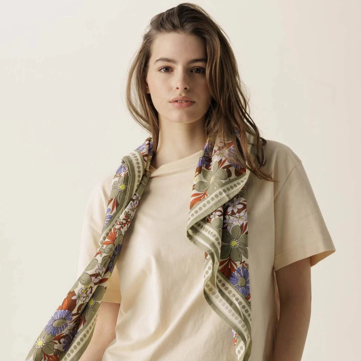 big-foulard-latika-bouquet-macadamia