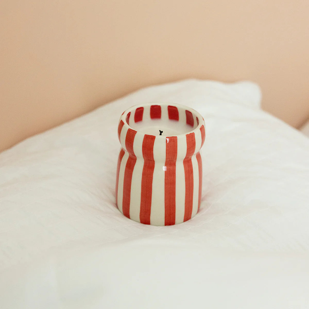 bougie rayée rouge hibiscus bay paddy wax