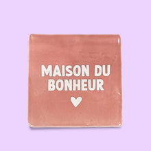 carreau à accrocher maison du bonheur rose foncé studio meuk