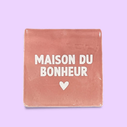 carreau à accrocher maison du bonheur rose foncé studio meuk