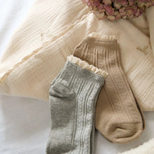 chaussettes grises basses macramé