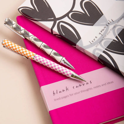 coffret de 2 stylos coeurs noirs et damier Caroline gardner