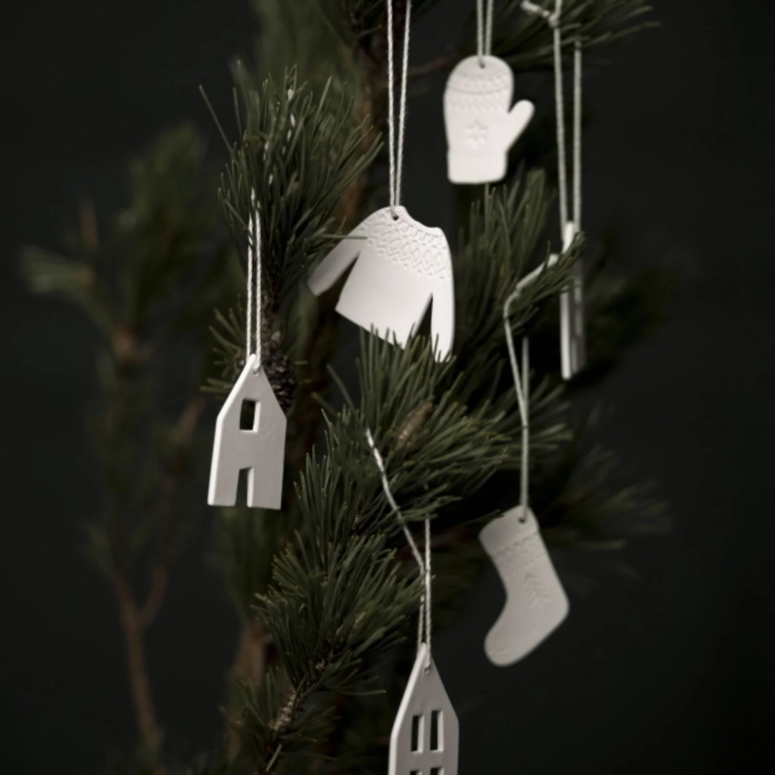 Maison de campagne 2 fenêtres - Suspension sapin