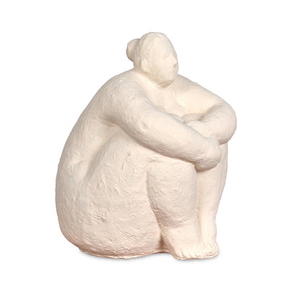 Dame assise écru