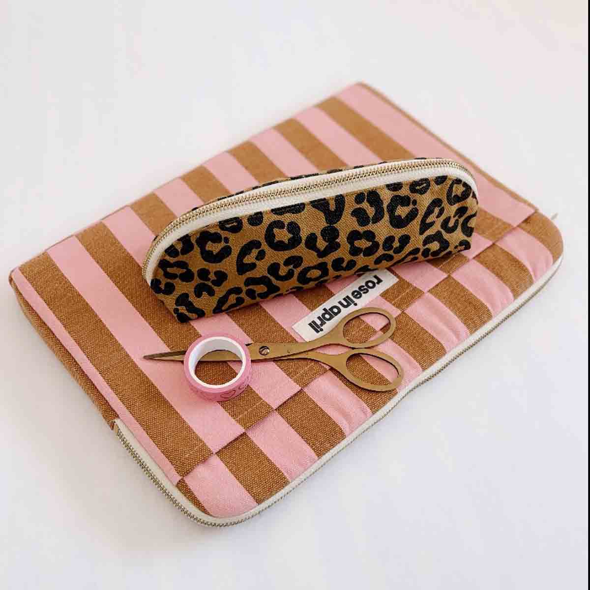 pochette ordinateur rayures caramel et strawberry 2