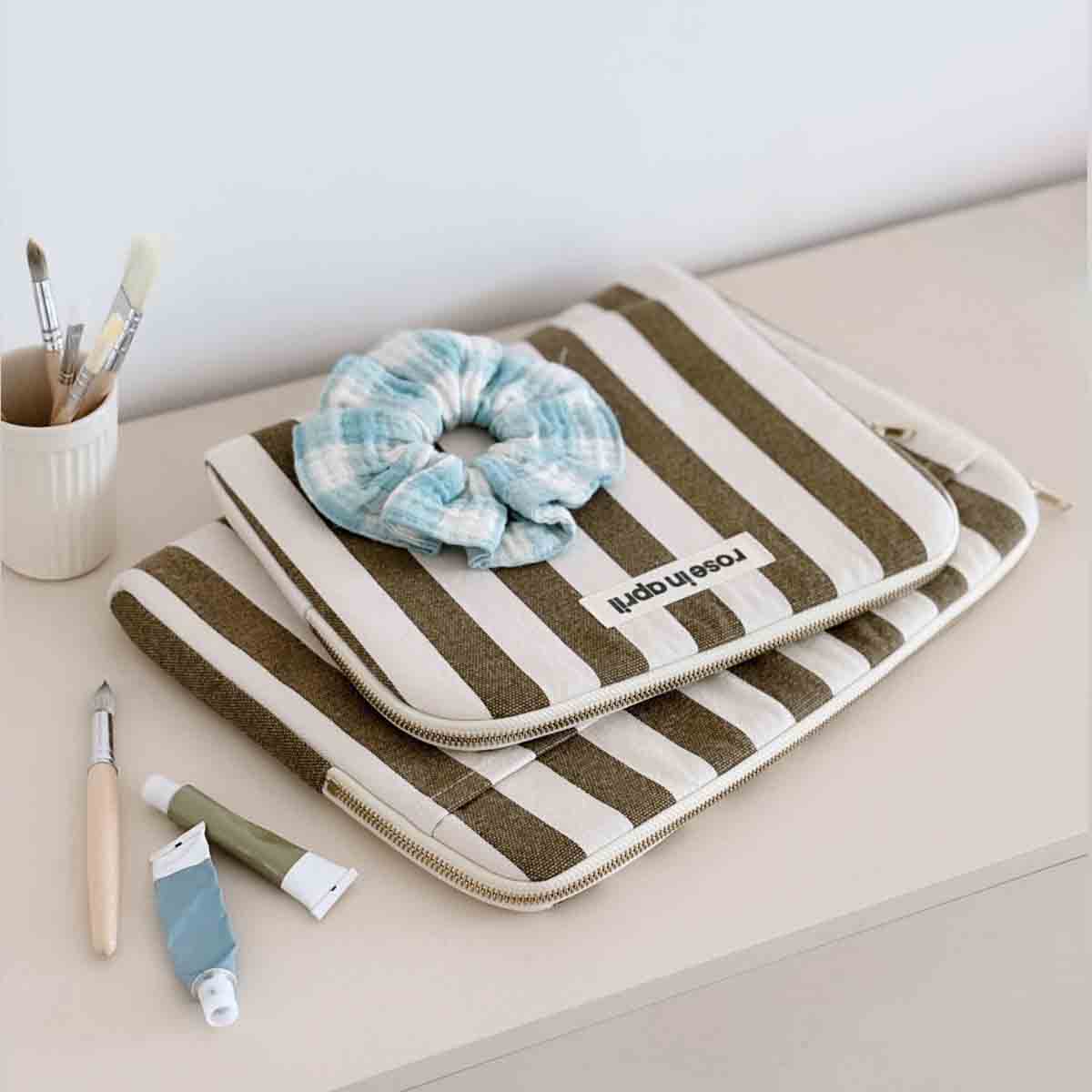pochette ordinateur rayures olive et greige