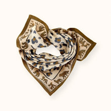 small-foulard-en-coton-dupitta leopard macadamia 